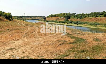 Künstliche Wasserstraße Canal in der Vojvodina in Serbien Stockfoto