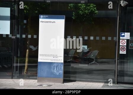 18. Mai 2020, Nordrhein-Westfalen, Köln: Eingang zum Herzen des Universitätsklinikums Köln. Foto: Horst Galuschka/dpa/Horst Galuschka dpa Stockfoto