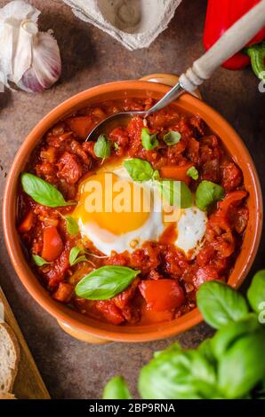 Shakshuka einfach und sehr lecker, billig, aber sehr lecker Essen! Stockfoto