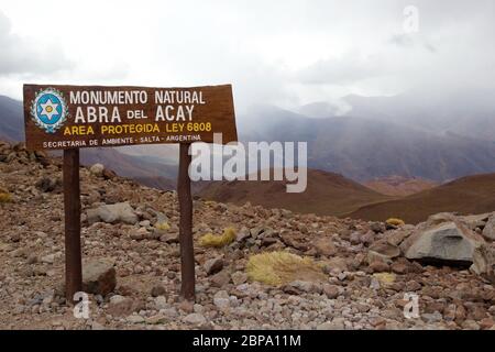 Der Abra del Alcay in der Provinz Salta ist der höchste Punkt der Nationalstraße 40, auch bekannt als Ruta 40. Es ist eine Route im Westen Argentiniens, die sich dehnt Stockfoto