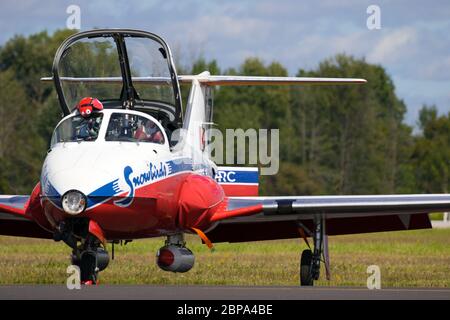 Die Snowbirds Royal Canadian Air Force Seven Jet beim Aufwärmen auf dem Asphalt bei der Airshow London im September 2019 (London, ON, Kanada). Stockfoto