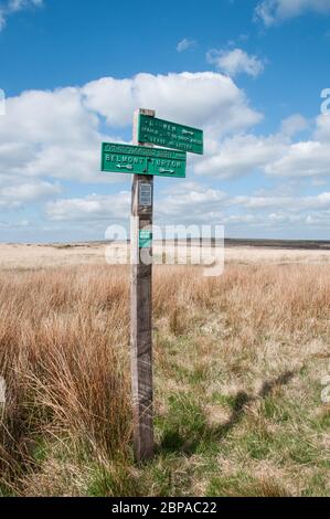 Rund um Großbritannien - Route Marker, ein Bild aus den Moorgebieten zwischen Darwen & Chorley in Lancashire, Großbritannien Stockfoto