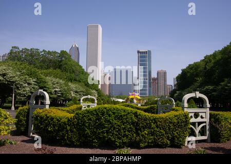 Blick auf die Skyline von Chicago vom Grant Park aus. Einschließlich Chicagos historischer Wolkenkratzer Stockfoto