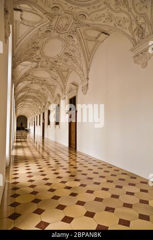 Ein Korridor mit dekorativer Decke in der Residenz Museum, München Stockfoto