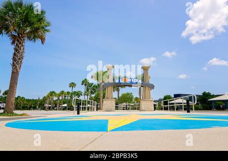 Ein Schild „Welcome to Florida“ begrüßt Besucher des Florida Welcome Center auf der Interstate 10, 16. Mai 2020, in Pensacola, Florida. Stockfoto