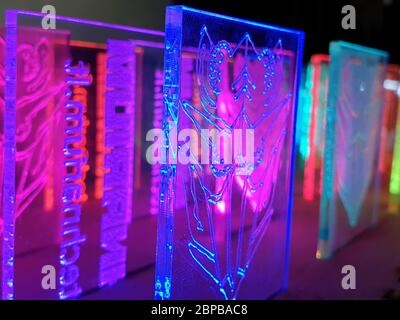 Abstrakt bunten Hintergrund. Beleuchtete Glasscheiben Stockfoto