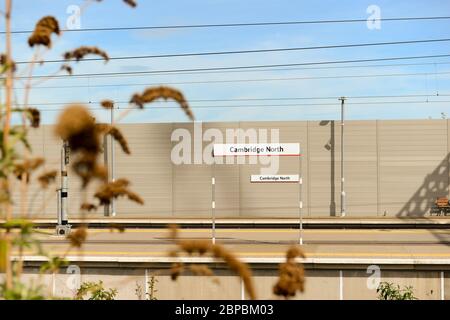 cambridge , uk, 18-05-2020, Cambridge Nord Bahnsteig Schild ohne Menschen Stockfoto