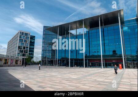 Cardiff City Centre, am 18. März 5/20 während der Covid 19 Lockdown fotografiert. Das neue BBC-Hauptquartier am Central Square. Stockfoto