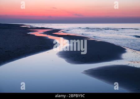 Blick auf den Strand und die Ostsee in Karwia Dorf. Polen Stockfoto