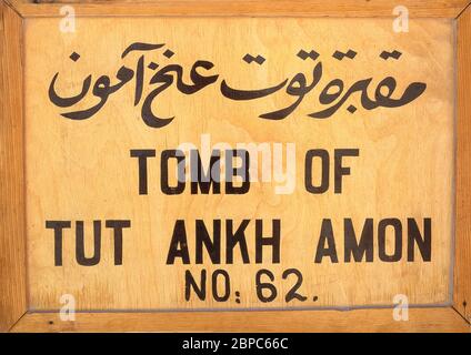 Schild am Eingang zum Grab von Tutanchamun (tut Ankh Amon), Tal der Könige, Luxor Governorate, Republik Ägypten Stockfoto