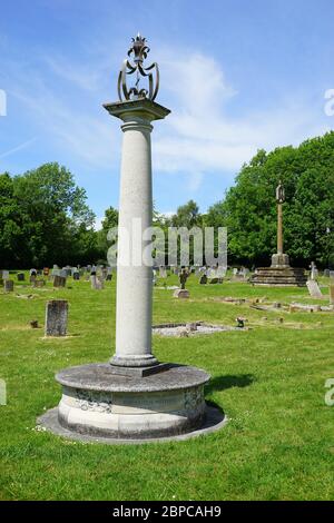 Das Königin-Mutter-Denkmal auf dem Kirchhof am St. Paul's Walden Stockfoto