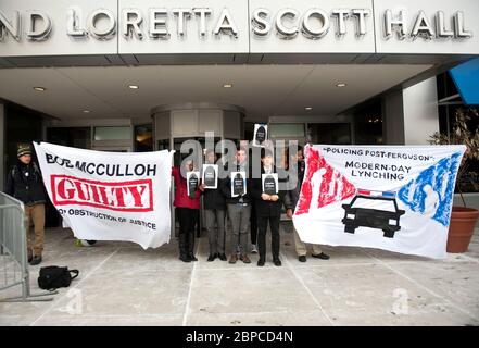 Schwarze Leben Angelegenheit Protestler Einspruch gegen St. Louis County Staatsanwalt Bob McCulloch an der St. Louis University School of Law. Stockfoto