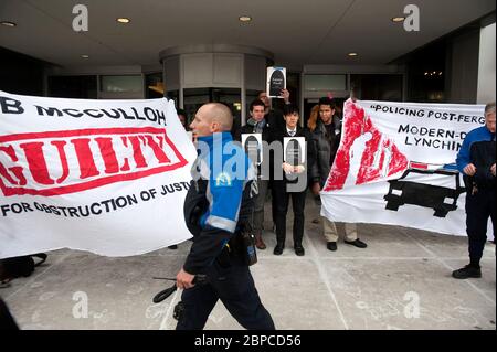 Schwarze Leben Angelegenheit Protestler Einspruch gegen St. Louis County Staatsanwalt Bob McCulloch an der St. Louis University School of Law. Stockfoto