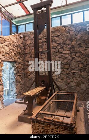 Modell der alten Guillotine in war Remnants Museum Folterkammer, Ho Chi Minh Stadt (früher Saigon), Vietnam Stockfoto