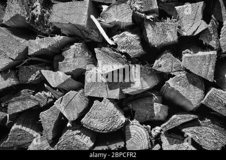 Holz, Scheit, Holzscheit, Brennholz, aufgestapelt, gespalten, Spaltholz, aufgespalten, Bio, nachhaltig, brennen, Feuer, Wärme, heizen, Vorsorge, Lager Stockfoto