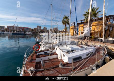 Marina in Puerto de Mazarron, Region Murcia, Costa Calida, Spanien. Hafen mit Yachten Stockfoto