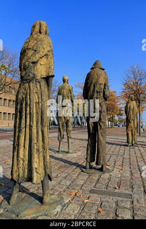 Hungersnot Memorial, Custom House Quay, Dublin City, County Dublin, Irland, Europa Stockfoto