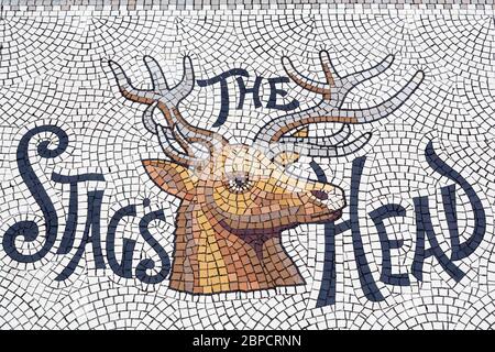 Pub-Mosaik auf Dame Street, Dublin City, County Dublin, Leinster, Irland, Europa Stockfoto