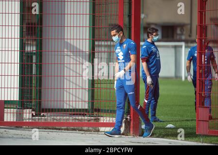 Turin, Italien. Mai 2020. Moreno Longo (Trainer des FC Turin) schaut beim Turin Einzeltraining während der Covid-19 zu. In Stadio Filadelfia, auf Turin, Italien am 18. Mai 2020 (Foto: Alberto Gandolfo/Pacific Press) Quelle: Pacific Press Agency/Alamy Live News Stockfoto