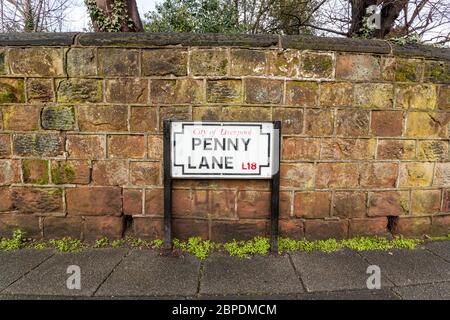 Straßenschild für Penny Lane, berühmt durch das gleichnamige Lied der Beatles, im L18-Viertel von Liverpool, England Stockfoto