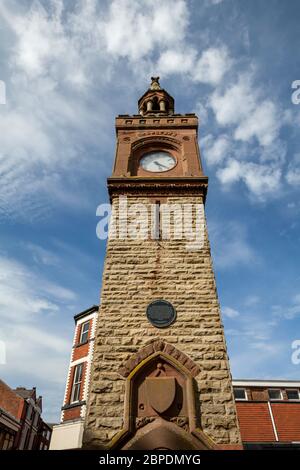 Der Uhrturm im Zentrum der Marktstadt Ormskirk in Lancashire, England Stockfoto