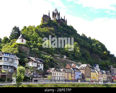 Blick auf Cochem Kaiserburg über Stadt Cochem an der Mosel in Deutschland Stockfoto