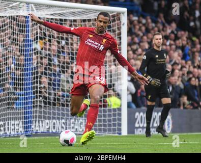 LONDON, ENGLAND - 22. SEPTEMBER 2019: Joel Matip aus Liverpool im Rahmen des Premier League-Spiels 2019/20 zwischen Chelsea FC und Liverpool FC an der Stamford Bridge. Stockfoto