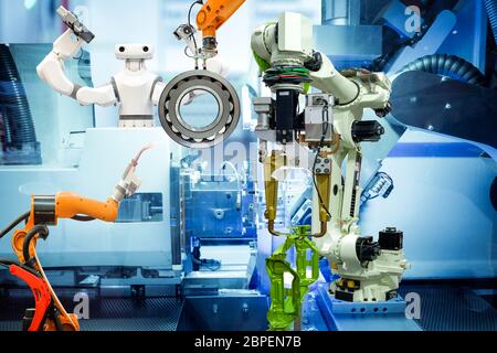 Industrielle Robotik Schweißen, Robotik Greifen und intelligente Roboter Arbeiten mit Autoteil des Fahrzeugs auf intelligente Fabrik, Industrie 4.0 Konzept Stockfoto