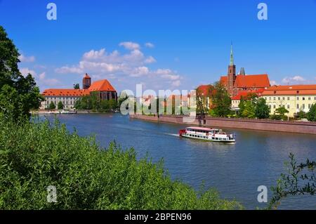 Breslau Sandkirche Und Kreuzkircheüber sterben Oder - Breslau St. Maria und Heilige-Kreuz-Kirche und Fluss Oder Stockfoto