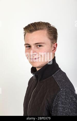 Portrait von stattlichen Teenager in schwarzen T-Shirt Stockfoto