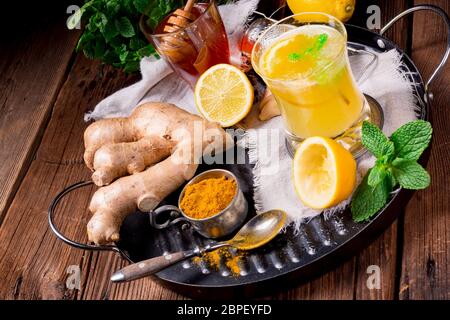 Ingwer Limonade mit Honig und Zitronen Stockfoto