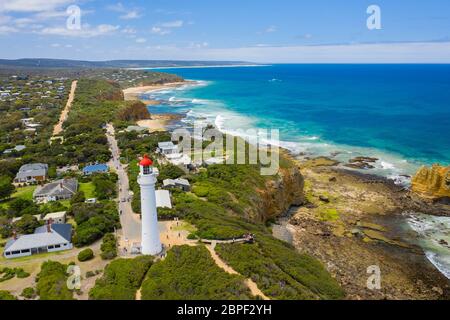 Luftaufnahme von Split Point Lightouse entlang der Great Ocean Road in Australien Stockfoto