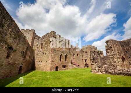 Der Solarblock aus dem 13. Jahrhundert und die große Halle von Ludlow Castle, Shropshire, England Stockfoto