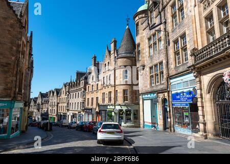 Blick auf die Cockburn Street von der Royal Mile in der Altstadt von Edinburgh, Schottland, Großbritannien Stockfoto