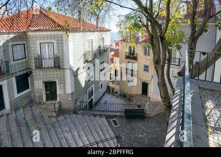 Wunderschöne und einzigartige Viertel Alfama in Lissabon, Portugal Stockfoto