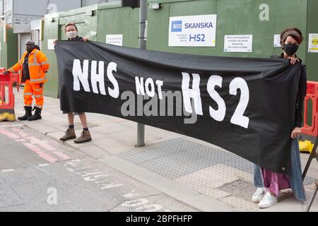 Anti-HS2-Demonstranten blockieren Straße Stockfoto