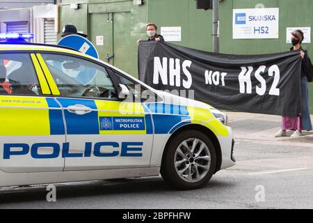 Anti-HS2-Demonstranten blockieren Straße Stockfoto