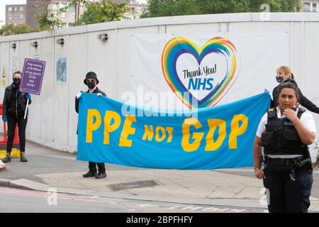 Anti-HS2-Demonstranten blockieren Straße Stockfoto