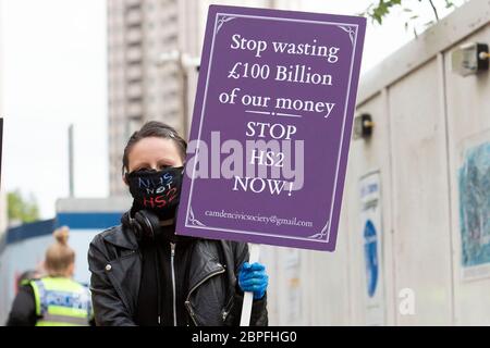 Anti-HS2-Demonstranten blockieren Straße Stockfoto