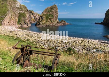 Bullers von buchan bezieht sich auf ein reduziertes Wasserhöhle, etwa 6 Meilen südlich von Peterhead in Buchan, Aberdeenshire, Schottland gelegen. Stockfoto