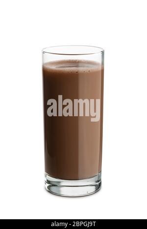 Glas voller Schokolade Milch auf weißem Hintergrund Stockfoto