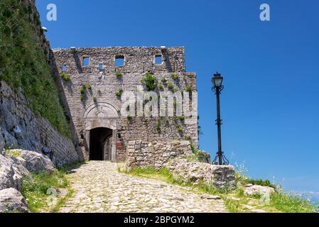 Eingang zur historischen Burg Rozafa in Shkodra, Albanien Stockfoto