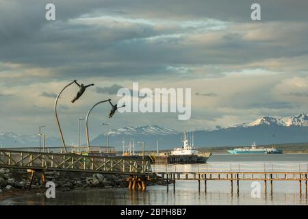 Monumento al Viento Skulptur am Hafen von Puerto Natales, Patagonien, Chile Stockfoto