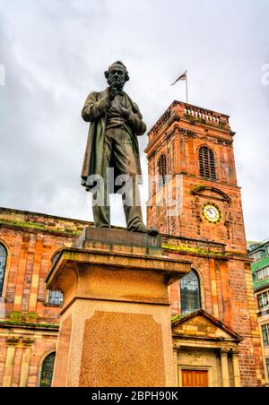 Richard Cobden Monument und St Ann's Church in Manchester, England Stockfoto