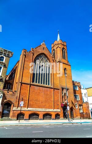 Außenansicht der Guardian Angels Roman Catholic Church in Mile End, London, Großbritannien Stockfoto