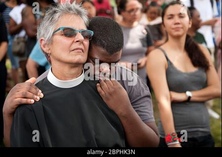 Moment der Stille markiert 1-jährigen Todestag von Michael Brown Jr. Stockfoto