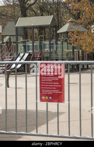 Geschlossener Spielplatz im Prospect Park während der Stilllegung von New York City während der Covid-19-Pandemie im Frühjahr 2020. Stockfoto