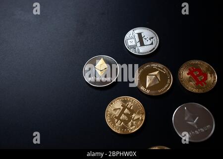 Cryptocurrencies Konzept - bitcoin, litecoin, des Astraleums Stockfoto