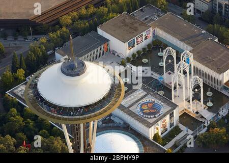 Untertasse geformtes Top-Haus von oben. Space Needle, Seattle, Usa. Architekt: Olson Kständig, 2020. Stockfoto