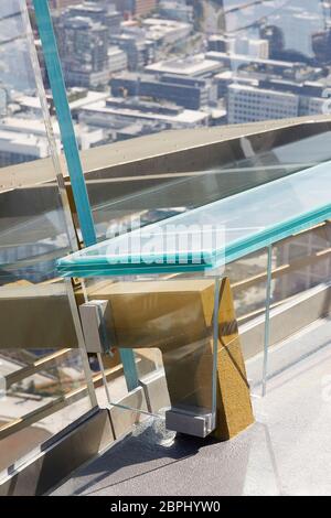 Detail aus Glas und Stahl Struktur. Space Needle, Seattle, Usa. Architekt: Olson Kständig, 2020. Stockfoto